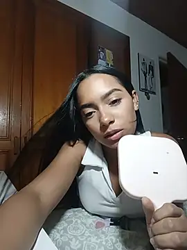 xcleila online show from June 7, 1:56 am