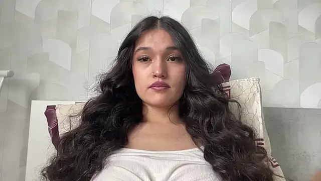 LisetteParajon online show from July 1, 10:26 am