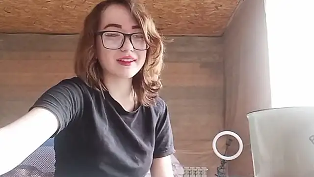 OliviaMoment online show from June 26, 10:49 am