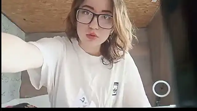 OliviaMoment online show from July 2, 8:42 am