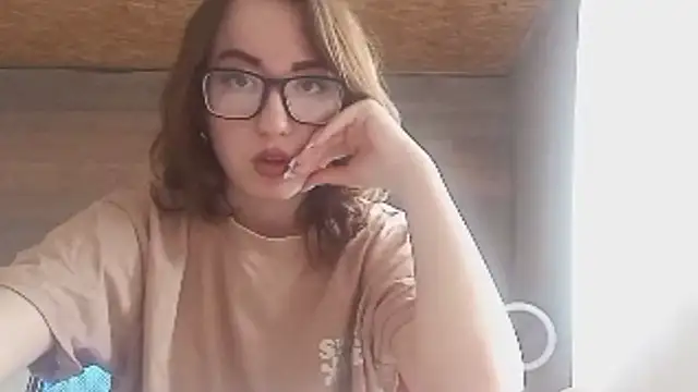 OliviaMoment online show from June 14, 9:09 am