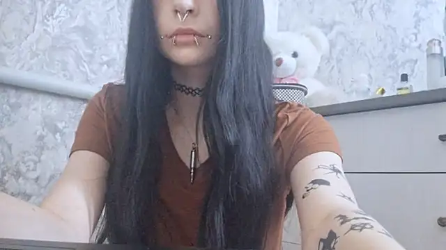 KrissyHiott online show from June 21, 4:27 am