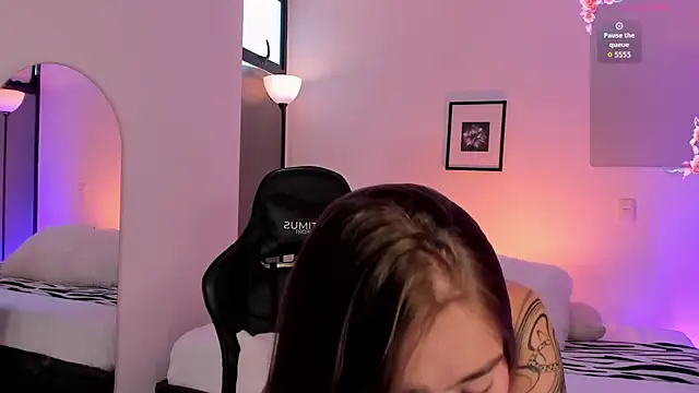 LizzyColins online show from June 9, 5:45 pm