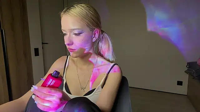 Anny qte online show from June 29, 6:29 pm