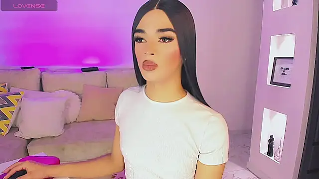 HANNAH STEWART online show from July 6, 4:51 am