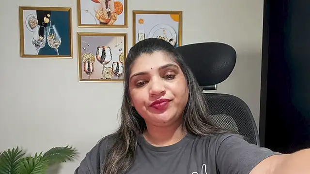Hottiehaniya7245 online show from June 1, 6:59 am