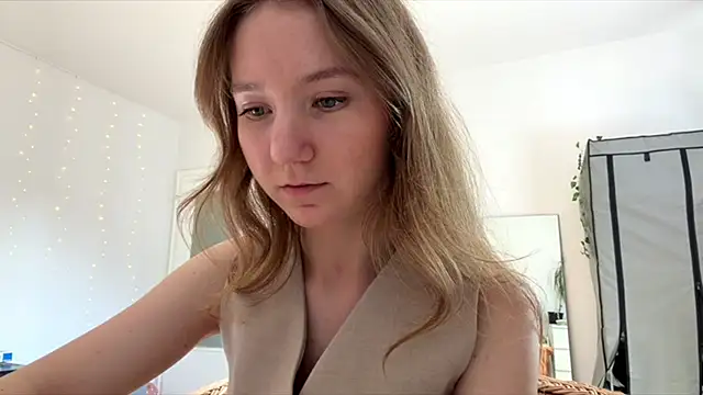 smalllisa online show from June 17, 4:08 pm