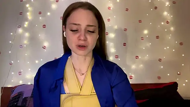 itskylieee online show from June 16, 10:05 am