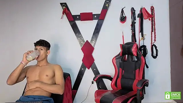 Nicolas AthleticBoy online show from July 1, 10:53 pm
