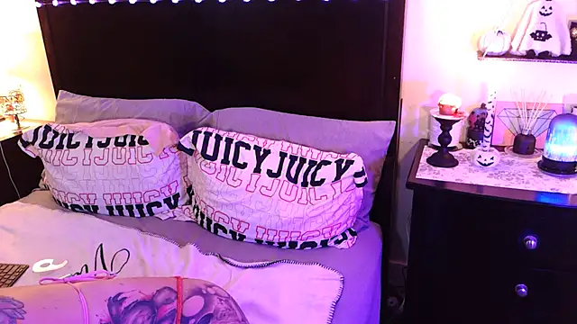 gothbaby3055 online show from July 26, 7:16 am