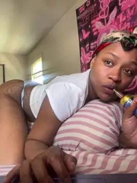 Prettywettkittycc online show from June 10, 5:00 pm