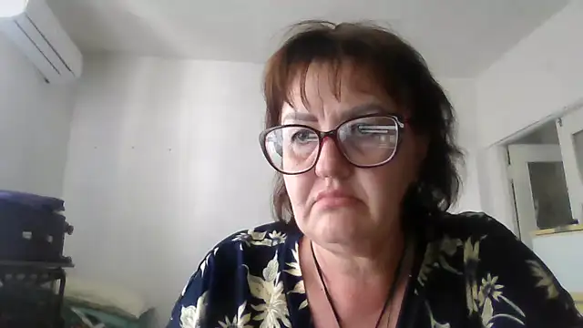 ErikaXShine online show from June 18, 11:59 am