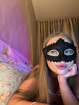 AlexandraMoore03 online show from June 9, 8:19 pm