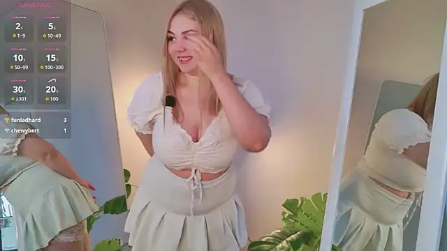 Melanie Tess online show from June 18, 6:37 am