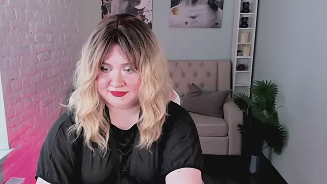 Goddess Ellis online show from June 26, 1:45 pm