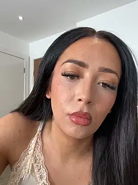 uk-Mia-monroe online show from August 7, 10:00 am