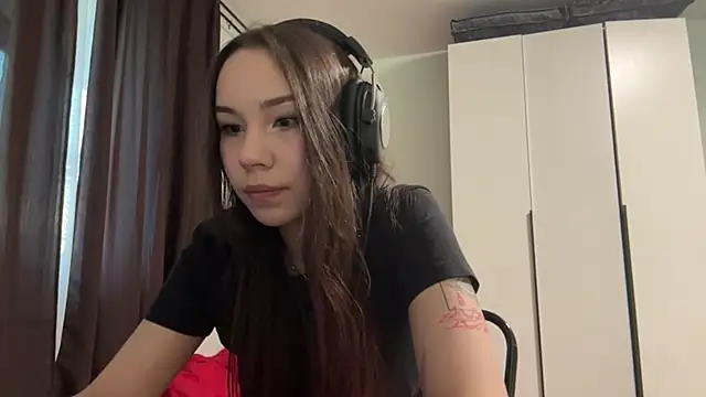 HotGirlMilla online show from June 19, 6:44 pm