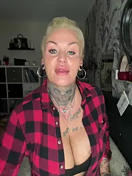 InkedMissLaBaehm online show from July 18, 11:07 pm
