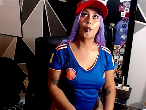 l0la-velvet online show from June 11, 9:22 pm
