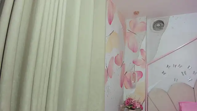 Millieskinny18 online show from June 17, 3:08 am