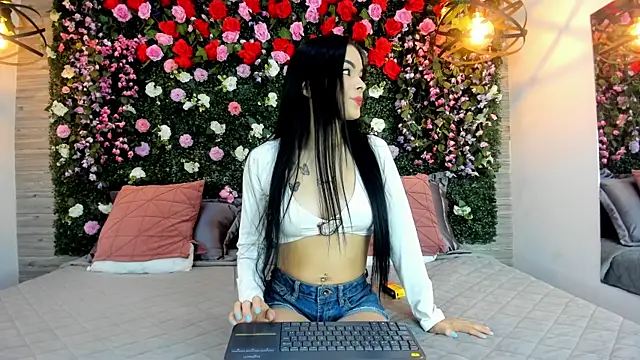 BelaPoncee online show from June 14, 1:22 pm