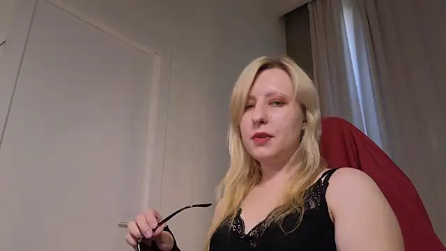 evanesssa online show from June 14, 5:19 am