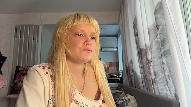 FreedaDeloach online show from June 30, 1:43 pm