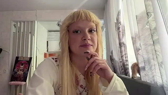 FreedaDeloach online show from June 24, 1:10 pm