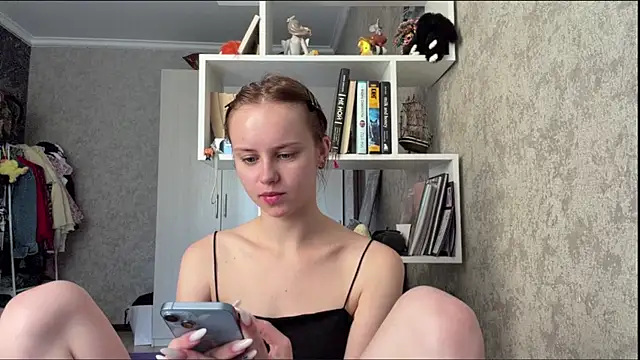 Mollybeans online show from August 6, 12:23 pm