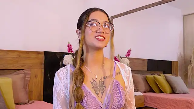 CassieMills online show from July 8, 11:45 am