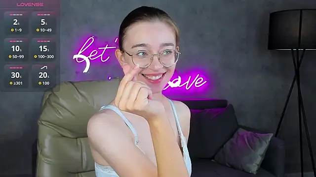 Lucy Green online show from August 5, 12:50 am