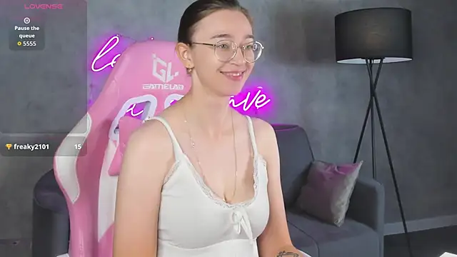 Lucy Green online show from July 19, 1:19 am