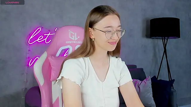 Lucy Green online show from June 29, 1:12 am