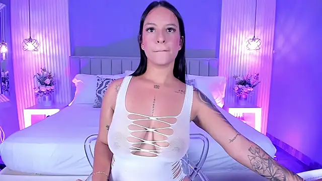 LissaBrown  online show from August 4, 7:20 pm