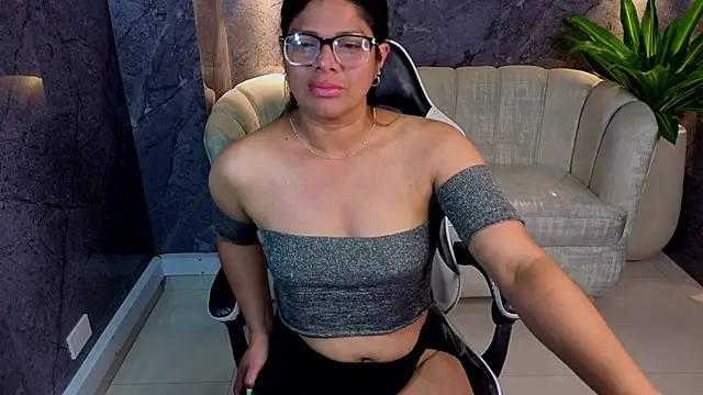 sarah bay tx online show from August 1, 9:06 pm