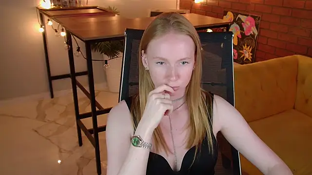 BellaRosewood online show from June 30, 3:11 pm