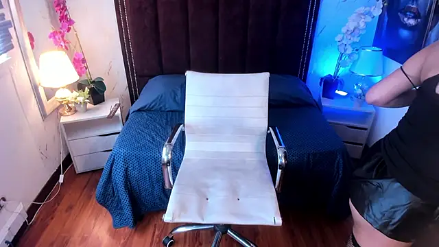 AlexiaJamesX online show from June 21, 8:02 pm