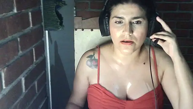 CarolinaMoretti online show from July 10, 4:35 am