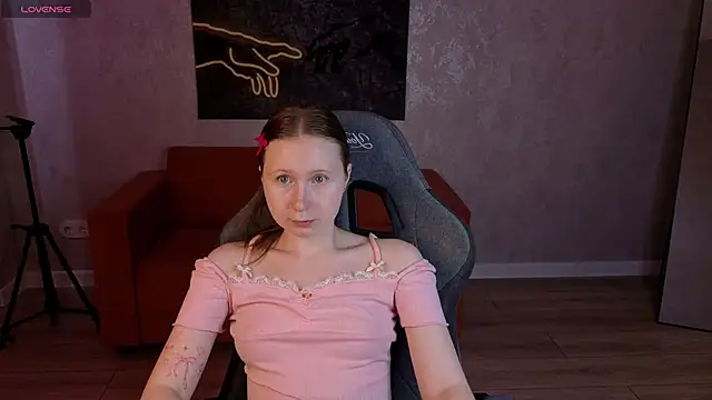 LiliTiny online show from June 27, 1:18 am