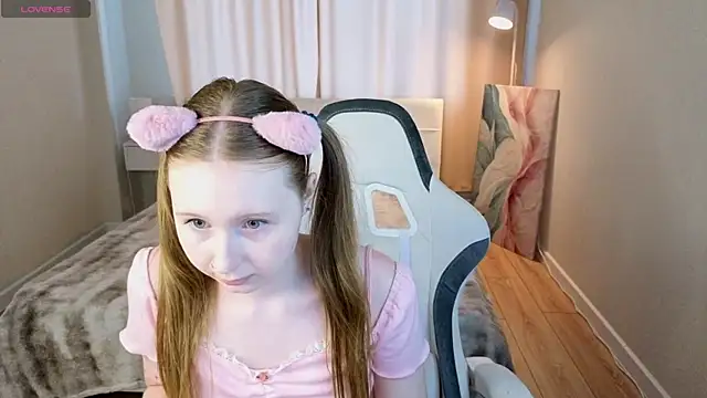 LiliTiny online show from June 25, 5:12 am