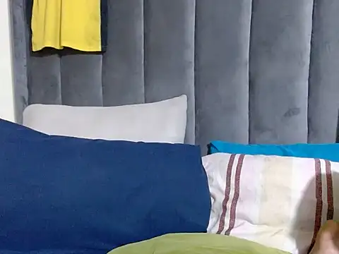 creamyslender23 online show from June 27, 4:46 pm