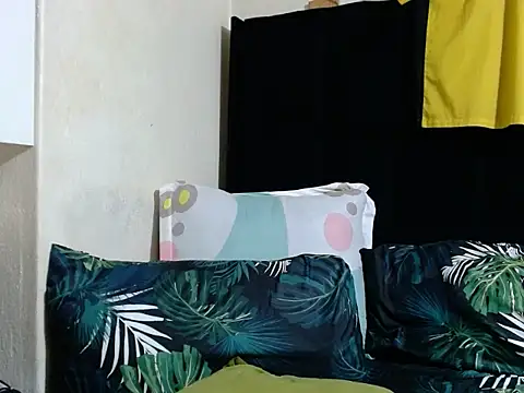 creamyslender23 online show from July 10, 10:10 pm