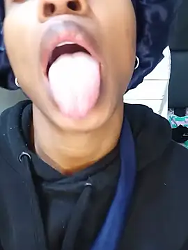 creamyslender23 online show from August 2, 1:08 am