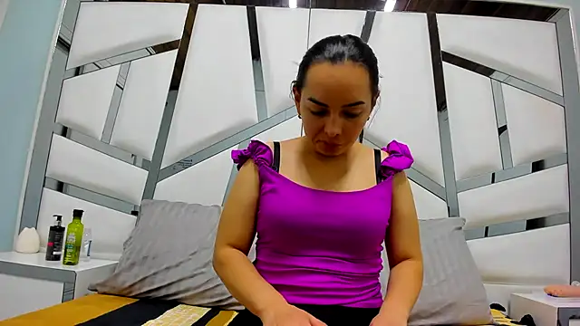 Violett Bliss online show from July 19, 3:31 am
