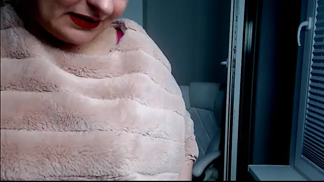 Snapshot of ScarlettReed chatting on October 15, 4:59 am ScarlettReed online show from October 15, 4:59 am