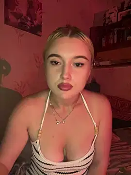 lyalyalii online show from July 15, 6:34 pm