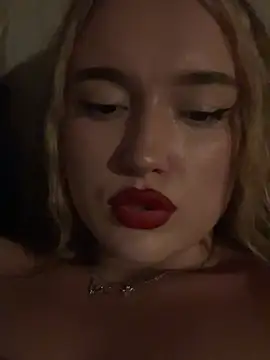 lyalyalii online show from July 8, 8:22 pm