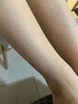 feetlilly online show from June 22, 12:15 am