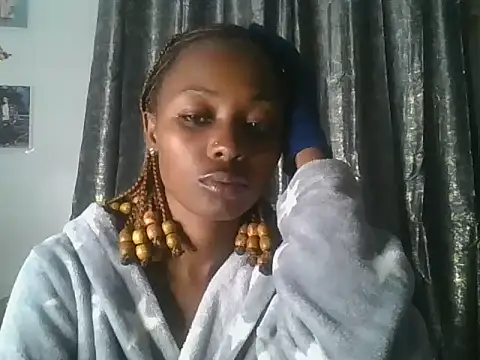 Prettyquueen online show from June 27, 11:44 pm