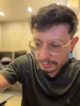 andrewlopezz online show from August 6, 12:39 am